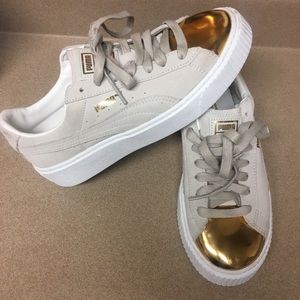Puma Women's Sneakers in Light Gray with Metallic Gold Toe